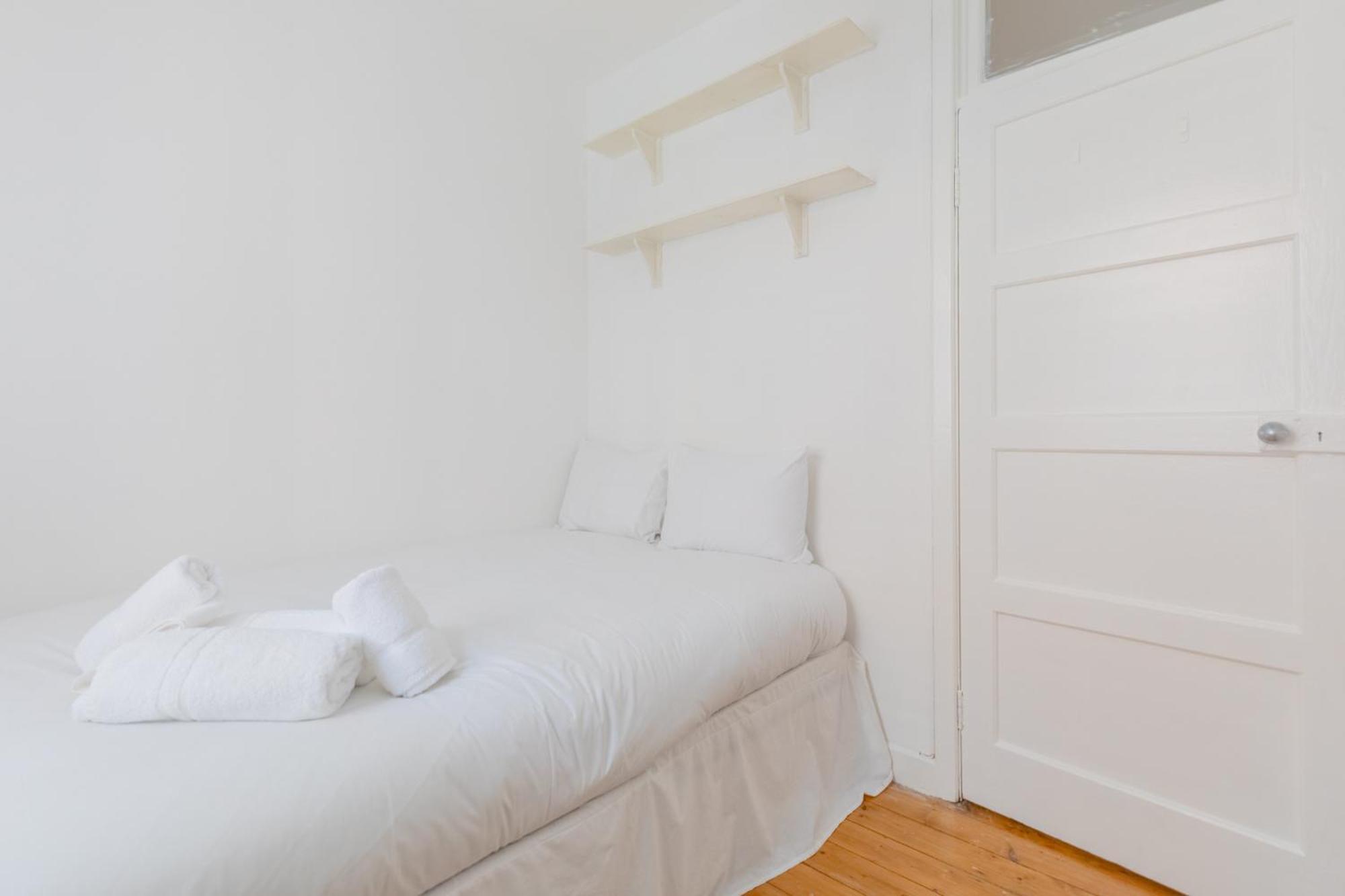 Spacious 3bd Flat W Garden Near Clapham Common * Londra