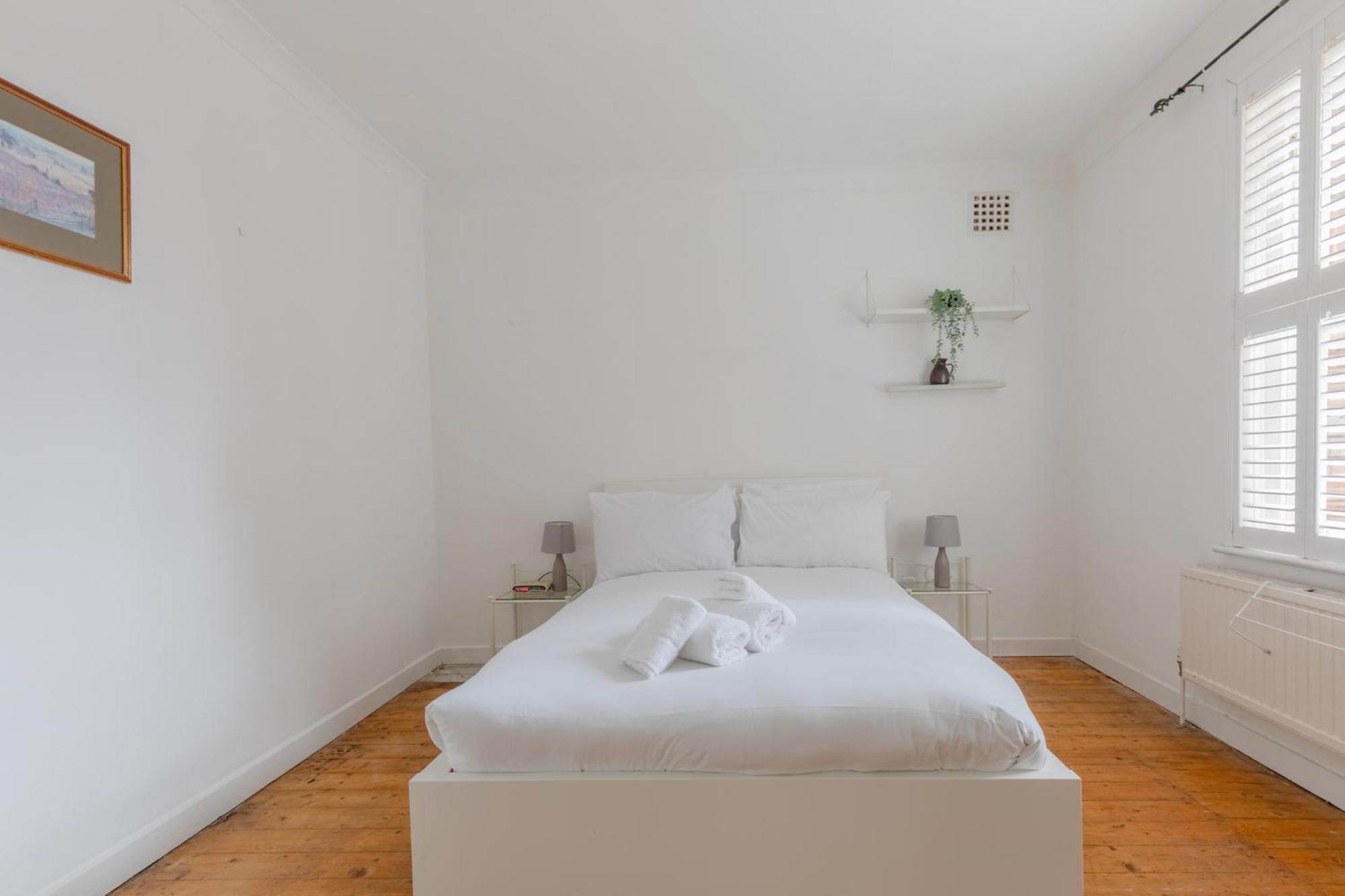 Spacious 3bd Flat W Garden Near Clapham Common Londra